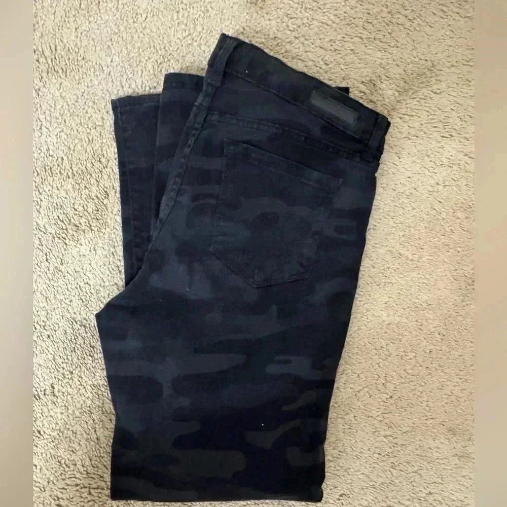 Social Standard by Sanctuary Ankle Skinny Mid Rise Flex Jean in Black Grey Camo - Picture 8 of 14